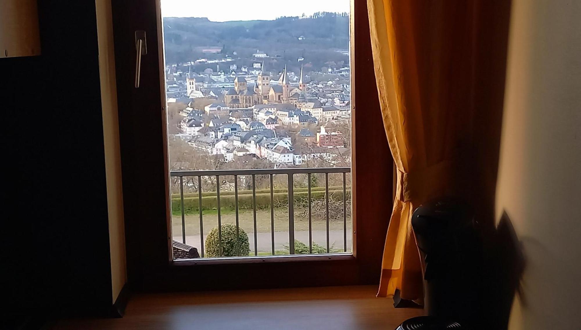 Ferienwohnungen Petrisberg Treviri Esterno foto